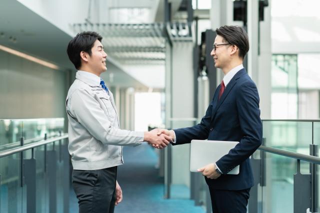 介護・建設・一般企業・クリニックなど、 さまざまな業種の企業に対し、 それぞれの業界特性や企業の状況を踏まえた支援を行っています。
